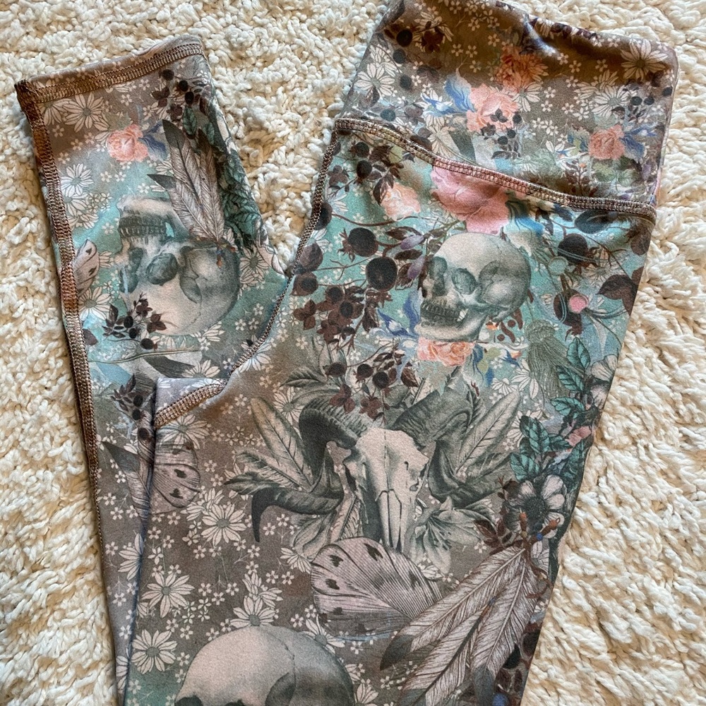 Evolution and creation leggings size small